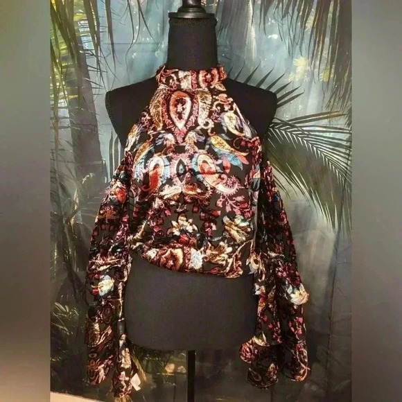 Venus Burnout cold shoulder Velvet Top size 2 - Picture 3 of 15